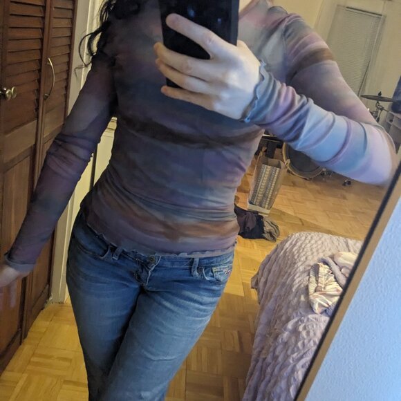 Abstract purple and blue long sleeve - Picture 3 of 4